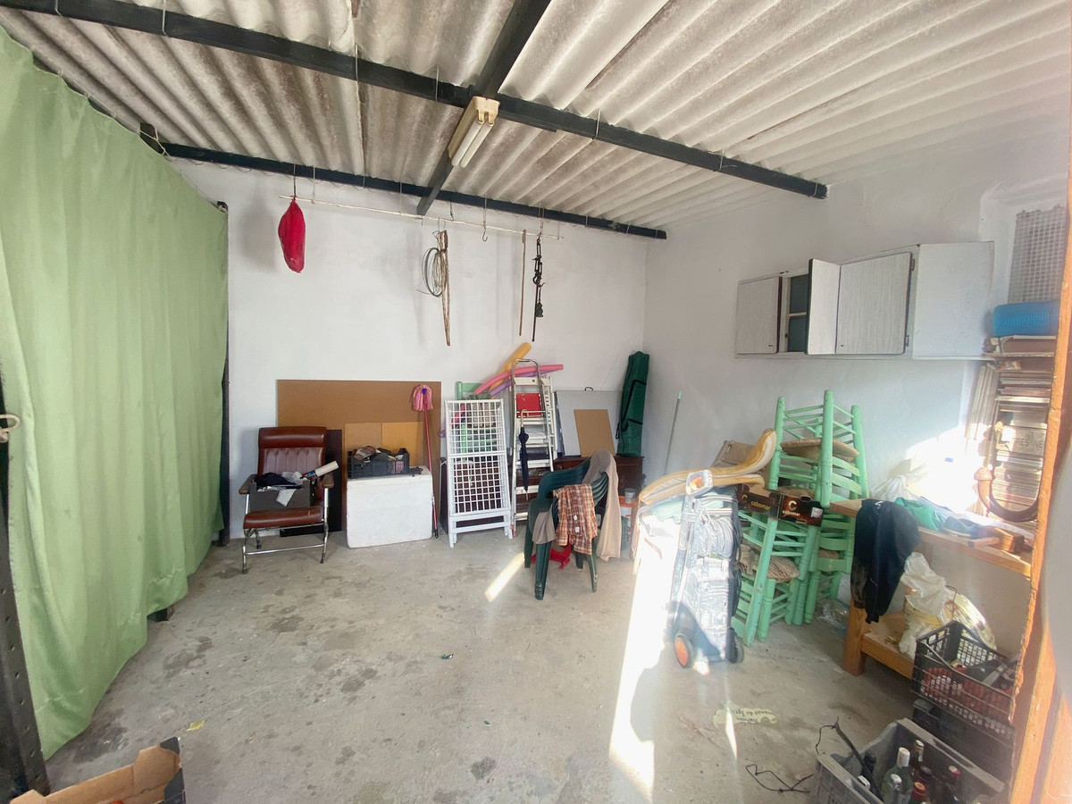 4 Bedroom Townhouse in Coín - Photo 12