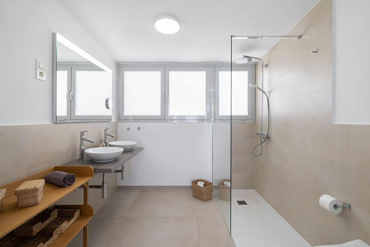 3 Bedroom Penthouse in Benalmádena - Photo 26