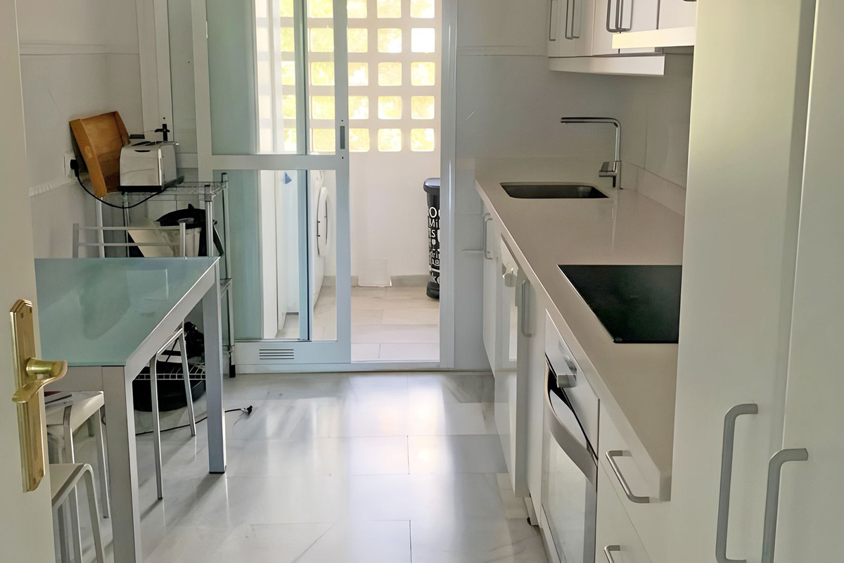 3 Bedroom Apartment in San Pedro de Alcántara - Photo 8