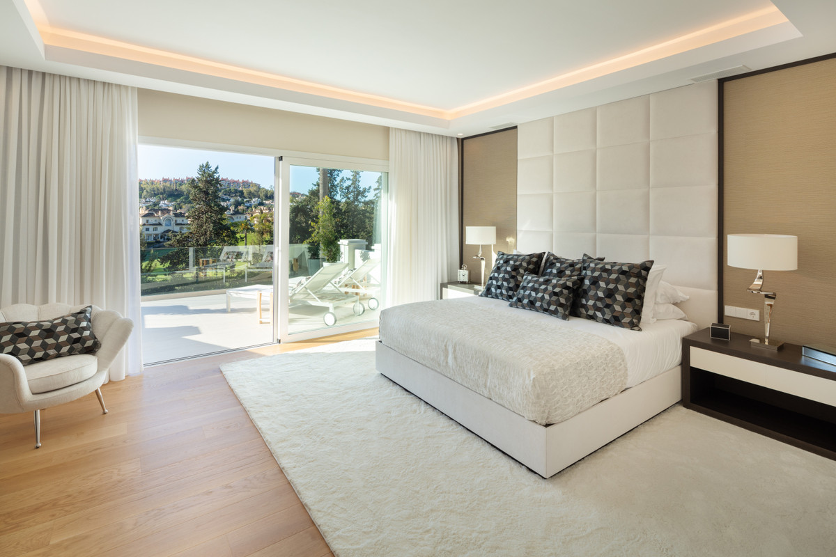 4 Bedroom Villa in Marbella - Photo 19