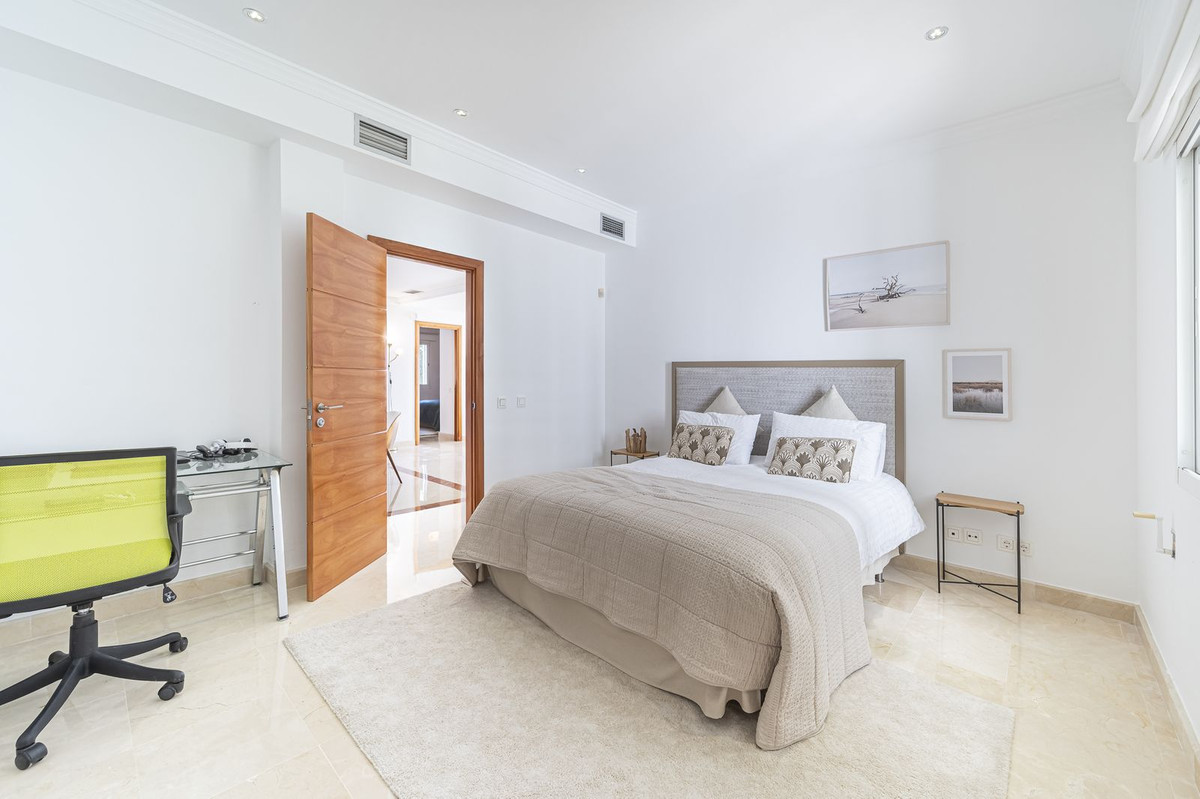 7 Bedroom Villa in Marbella - Photo 39