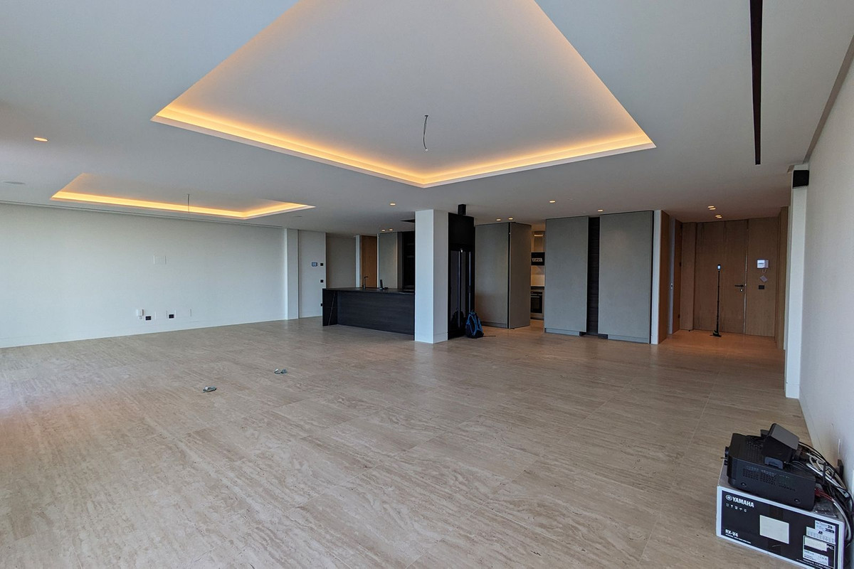 4 Bedroom Apartment in Estepona - Photo 8