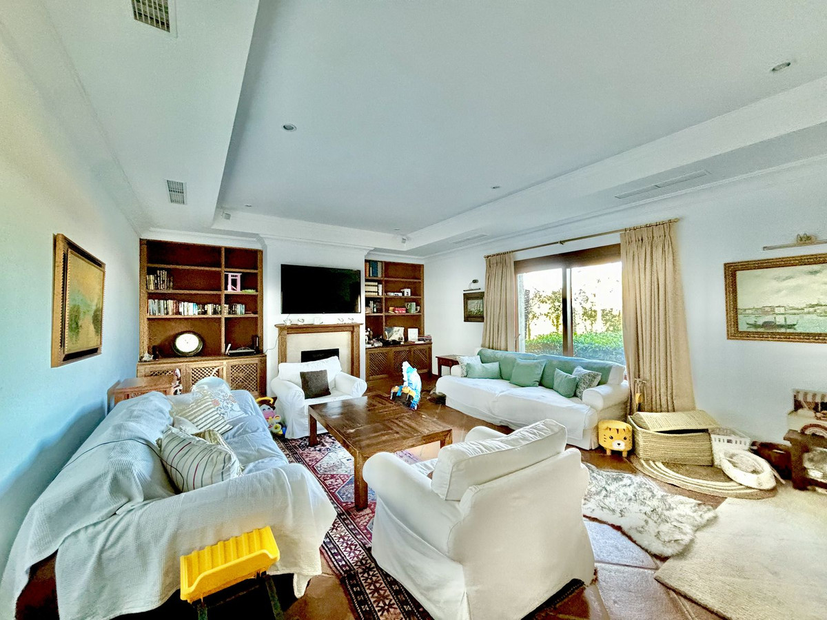 7 Bedroom Villa in Sotogrande - Photo 8