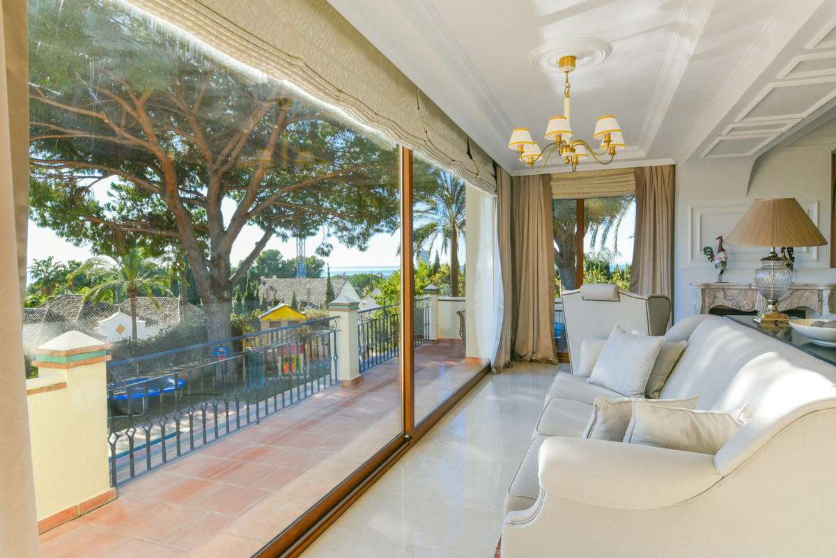 5 Bedroom Villa in Marbella - Photo 14