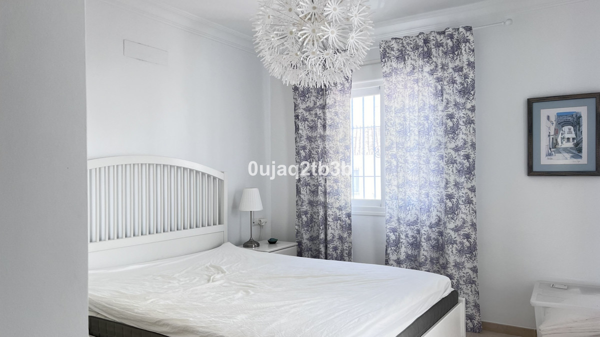 4 Bedroom Apartment in Marbella - Photo 29