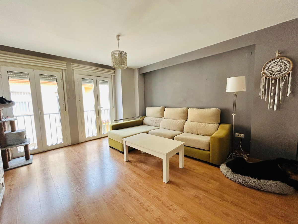 4 Bedroom Penthouse in Torremolinos - Photo 10