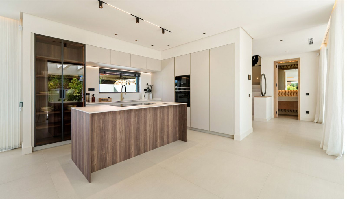 5 Bedroom Villa in San Pedro de Alcántara - Photo 3