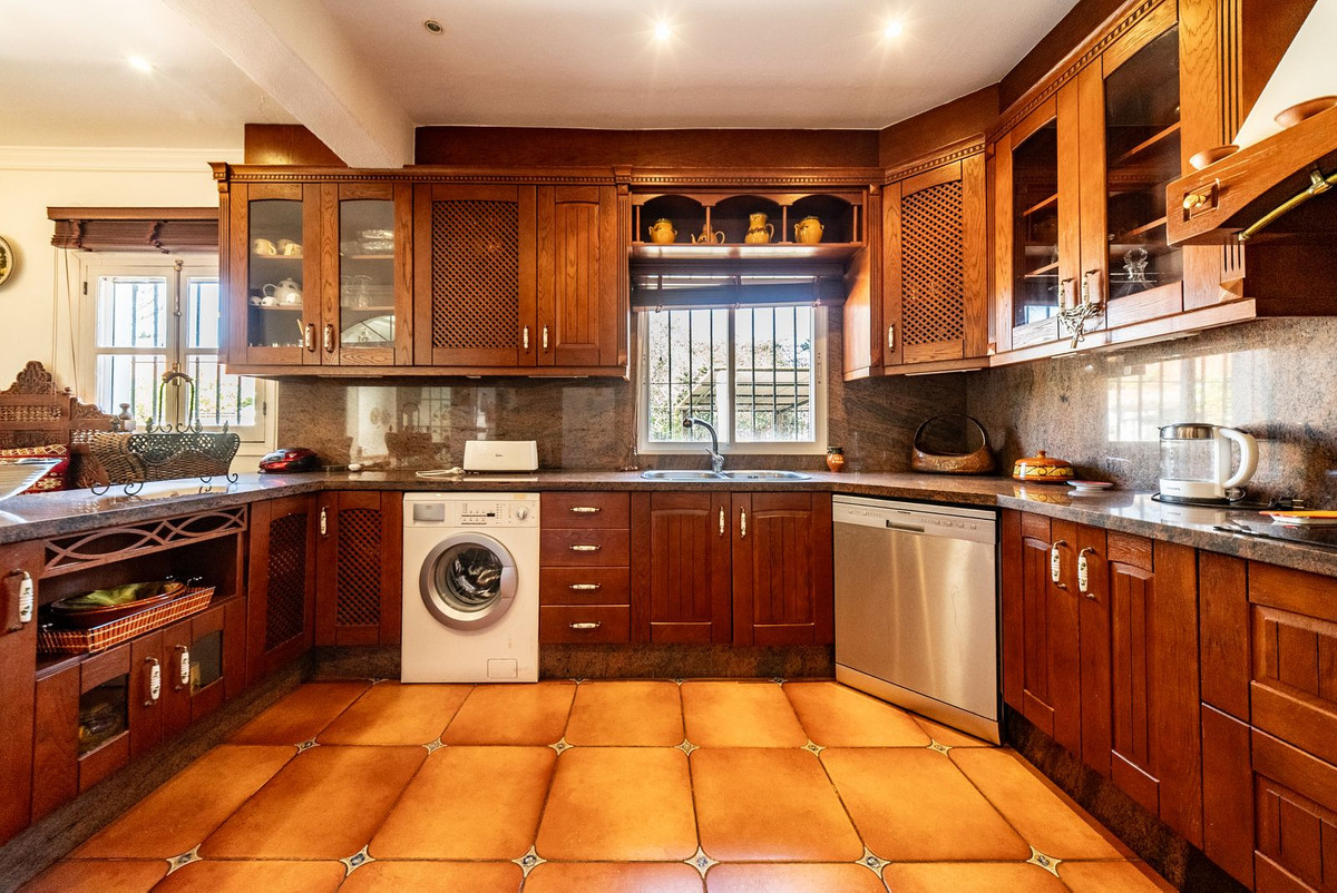 5 Bedroom Villa in Alhaurín de la Torre - Photo 23