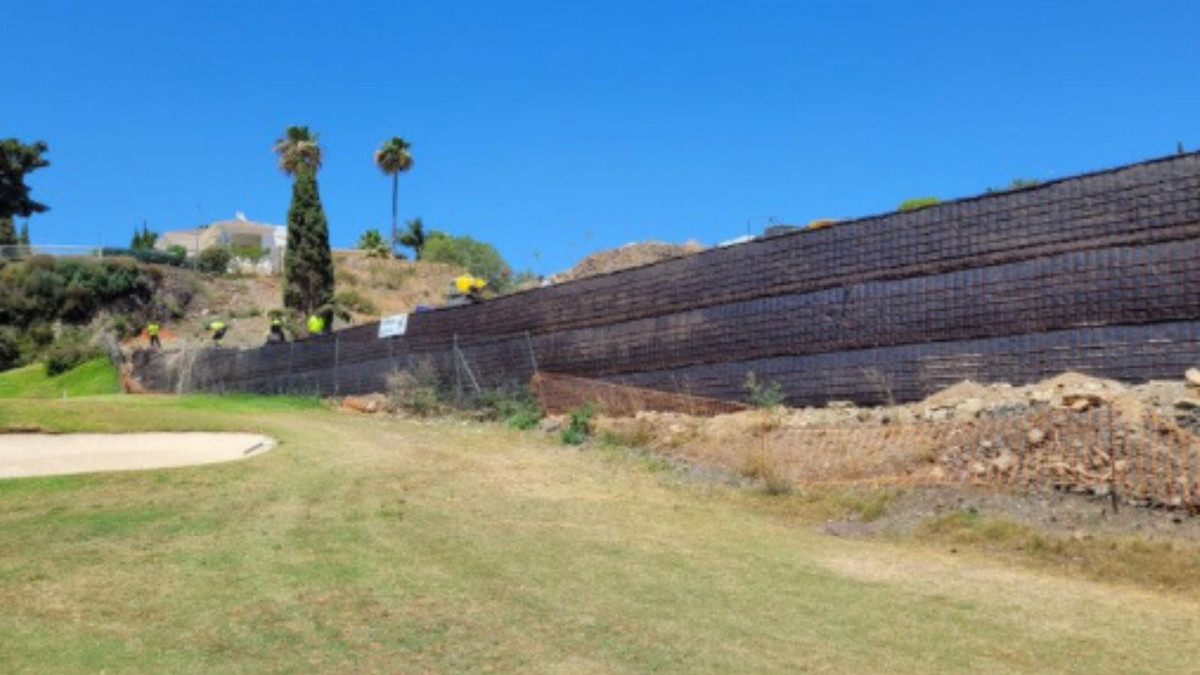 1,553 m² Plot in Benahavís - Photo 2