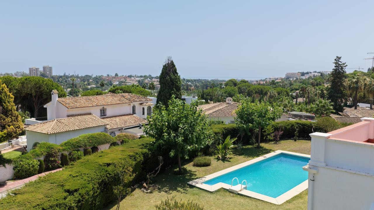 6 Bedroom Villa in Marbella - Photo 7