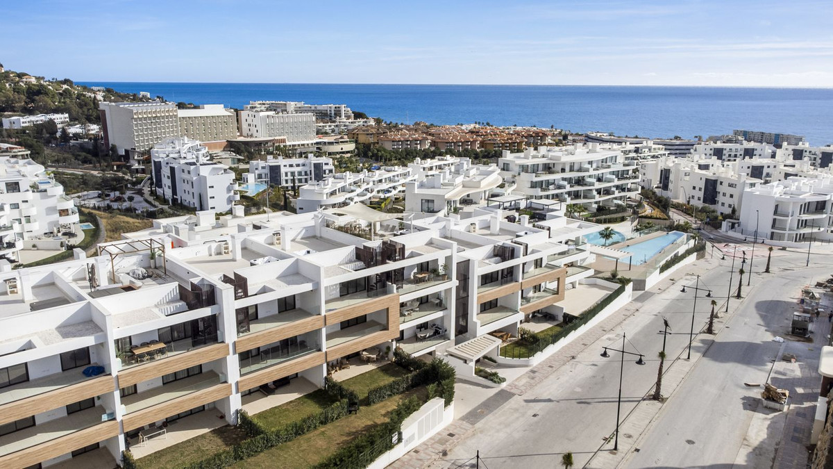 2 Bedroom Apartment in Fuengirola - Photo 5
