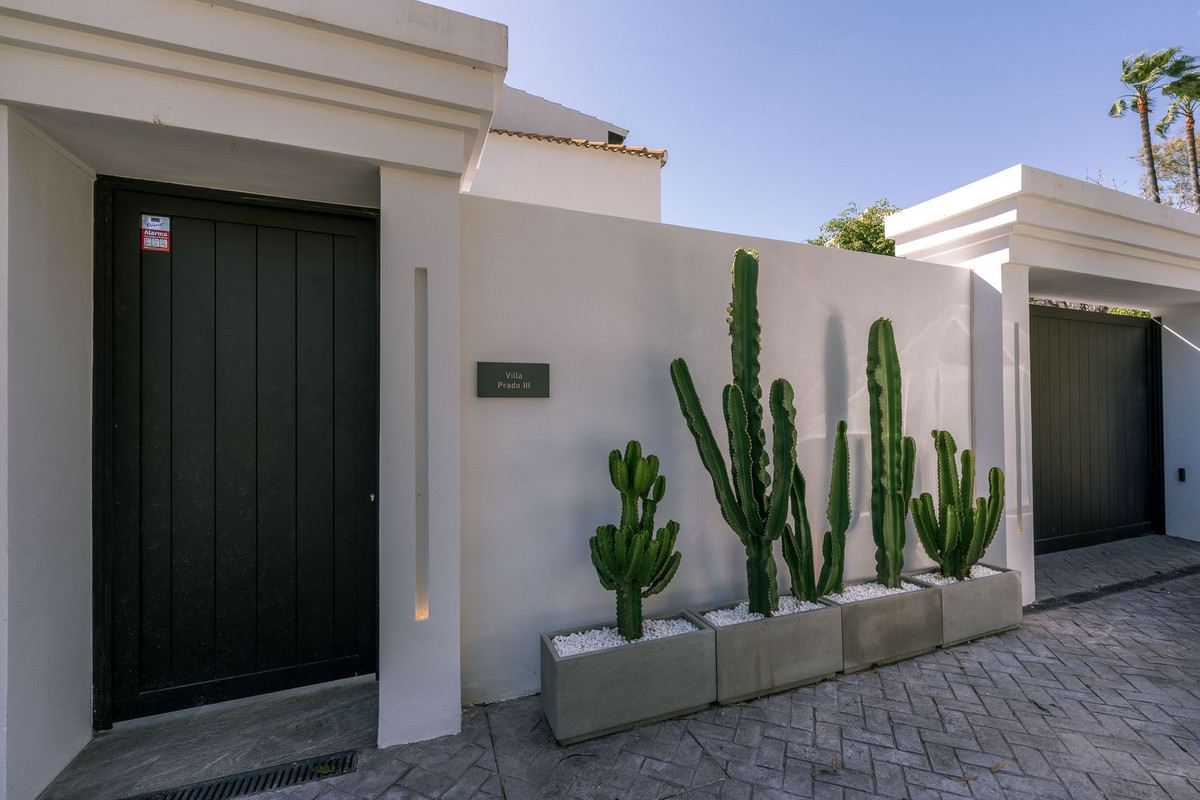 5 Bedroom Villa in Marbella - Photo 19