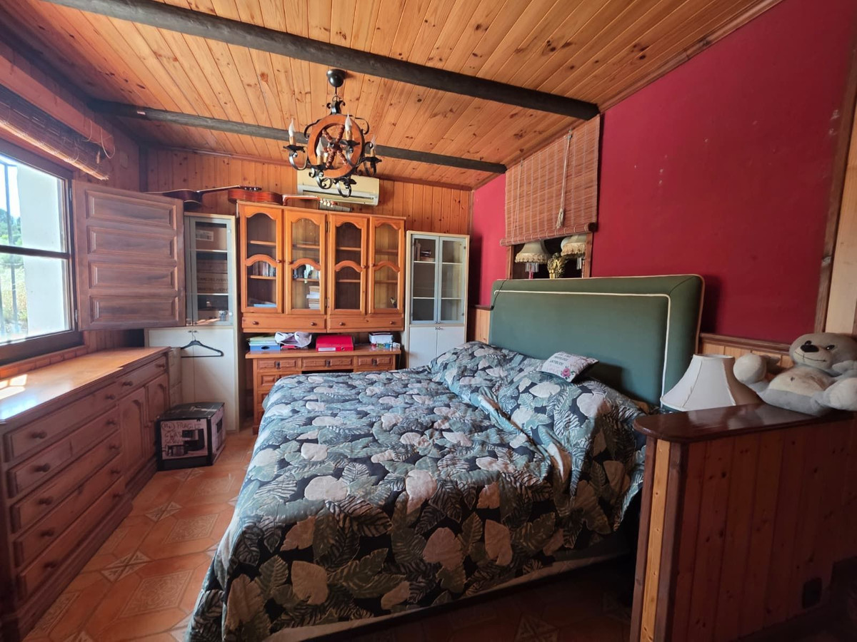 4 Bedroom Country house in Guaro - Photo 6