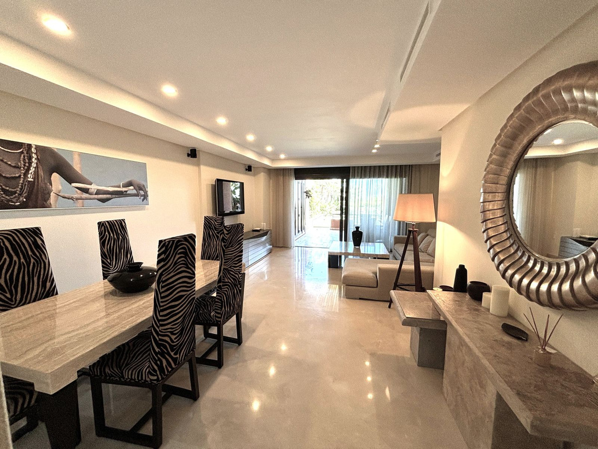 2 Bedroom Apartment in Marbella - Photo 4