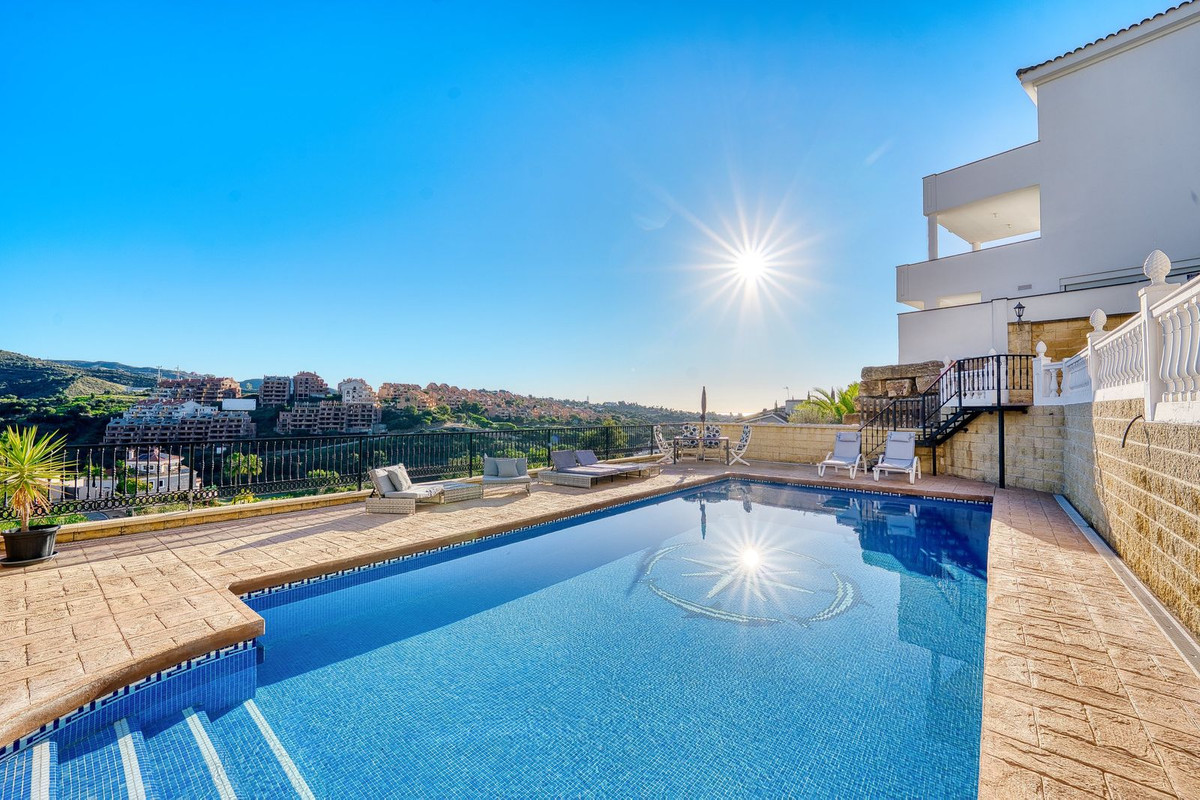 8 Bedroom Villa in Marbella - Photo 11