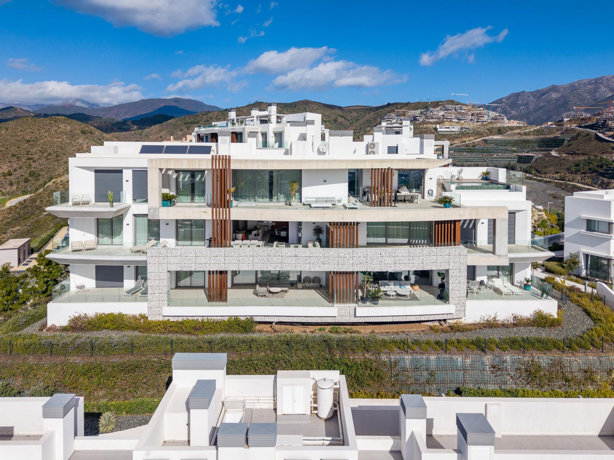 3 Bedroom Apartment in Benahavís - Photo 4