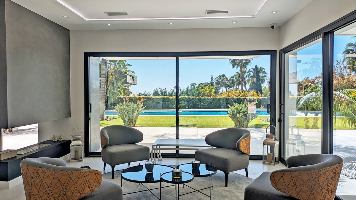 5 Bedroom Villa in Marbella - Photo 12