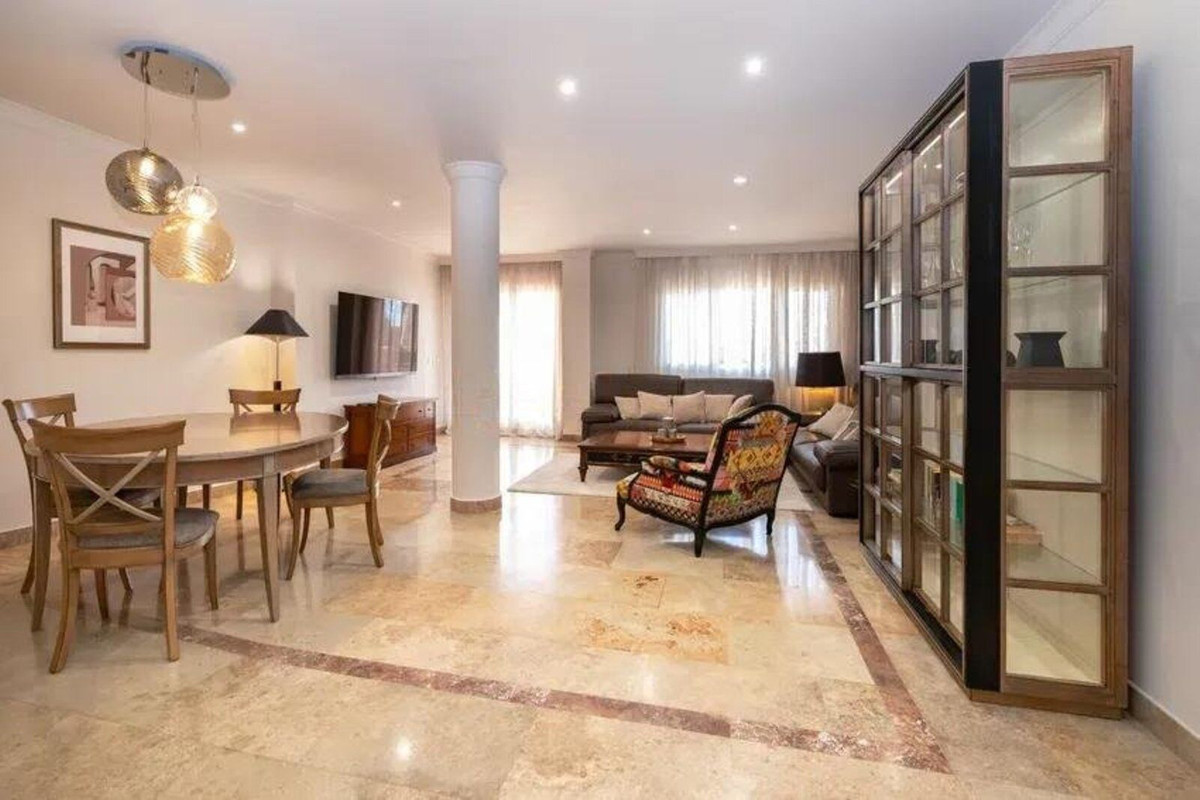3 Bedroom Apartment in Marbella - Photo 4