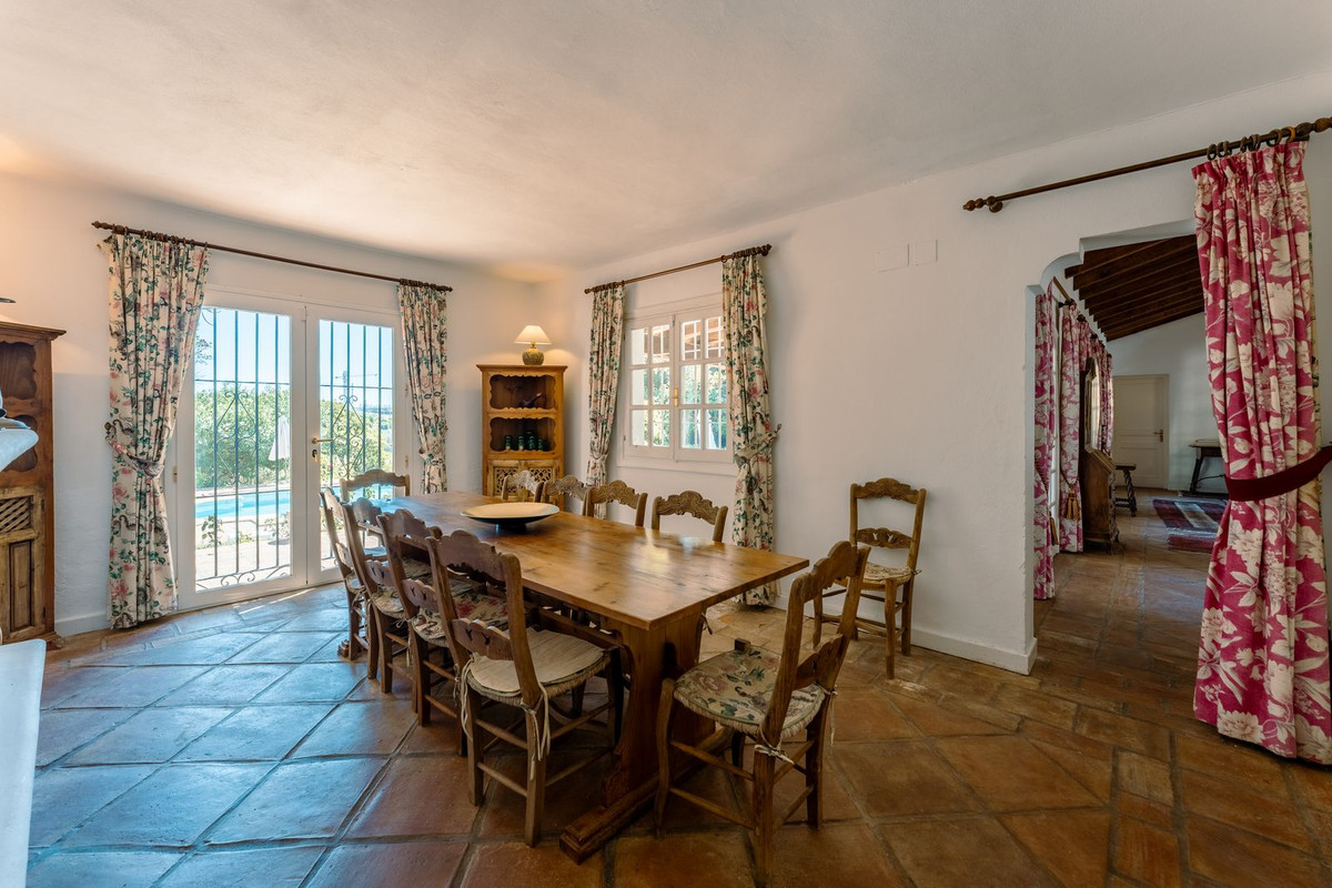 8 Bedroom Country house in Estepona - Фото 23