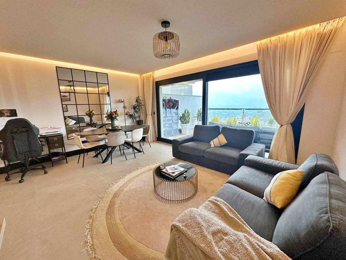 2 Bedroom Apartment in Marbella - Photo 15