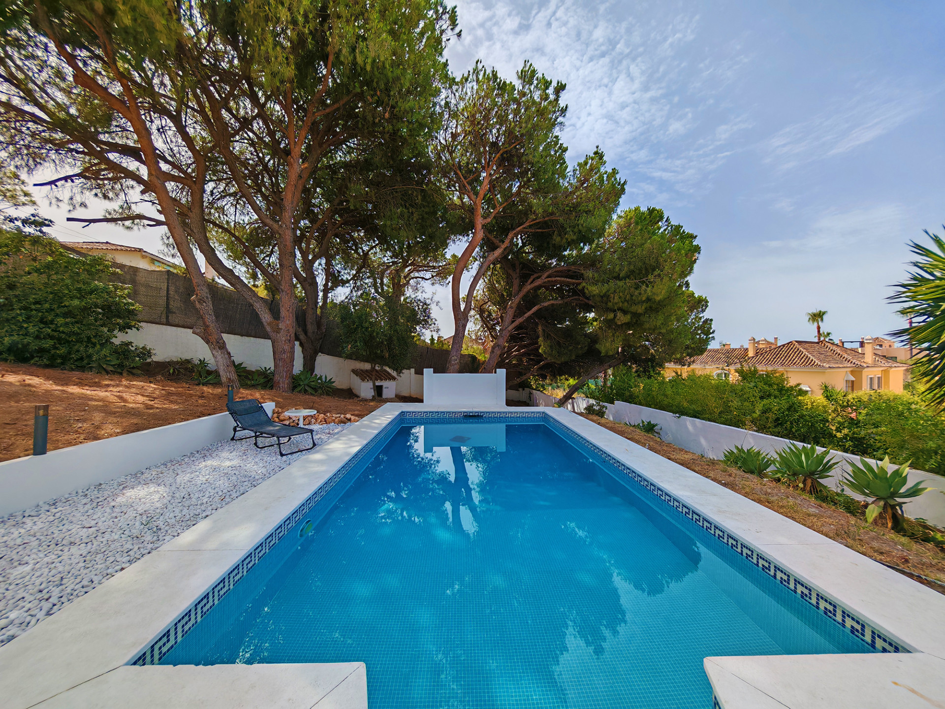 8 Bedroom Villa in Marbella - Photo 2