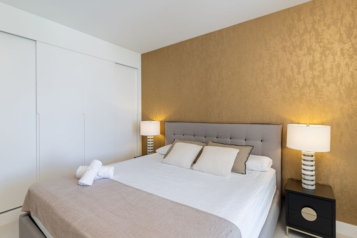 2 Bedroom Apartment in Fuengirola - Photo 8