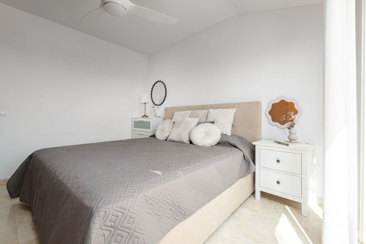 2 Bedroom Penthouse in Fuengirola - Photo 14