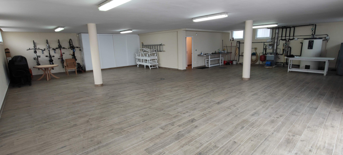 6 Bedroom Villa in San Pedro de Alcántara - Photo 32