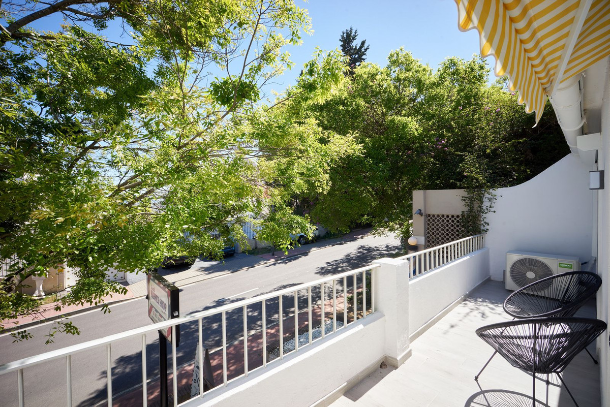 2 Bedroom Apartment in Marbella - Photo 22