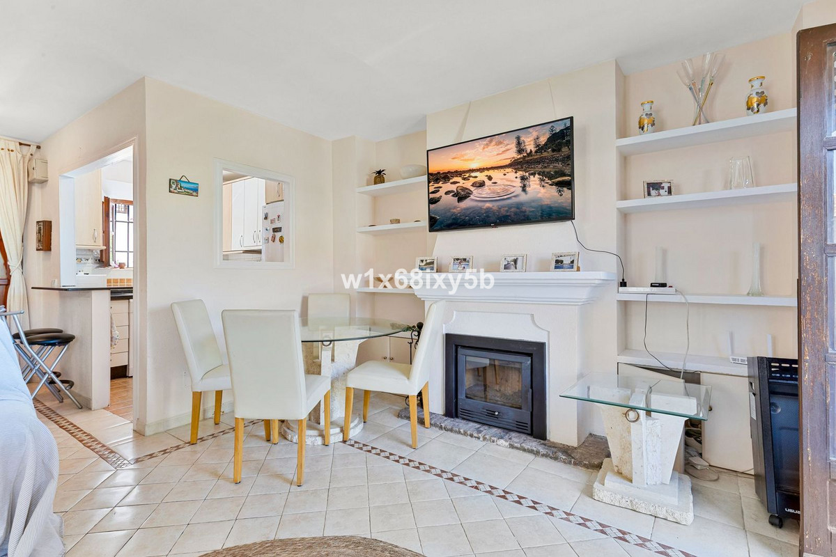 2 Bedroom Townhouse in Marbella - Photo 6