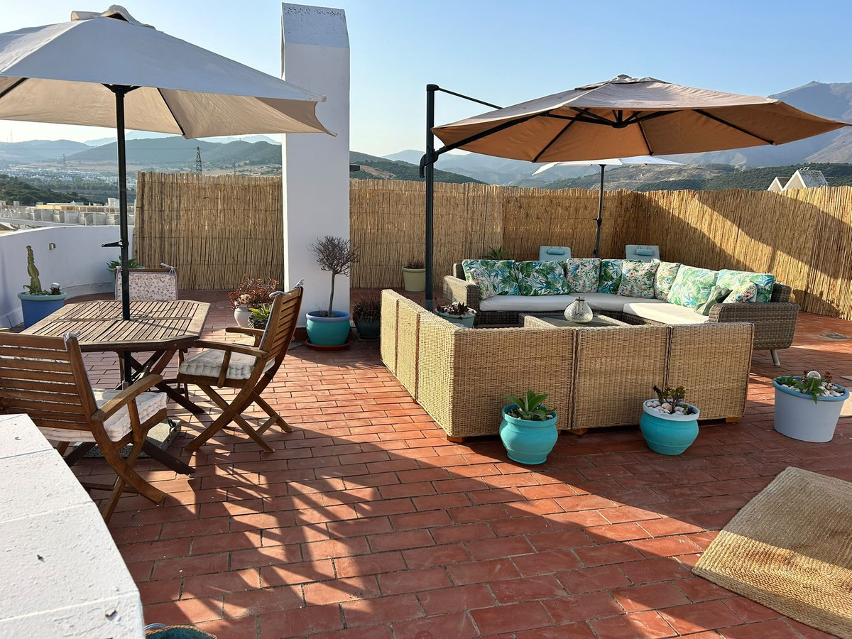 2 Bedroom Penthouse in Estepona - Photo 26