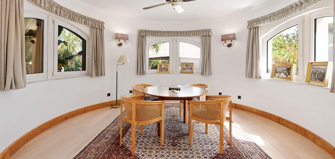 8 Bedroom Villa in Estepona - Photo 22