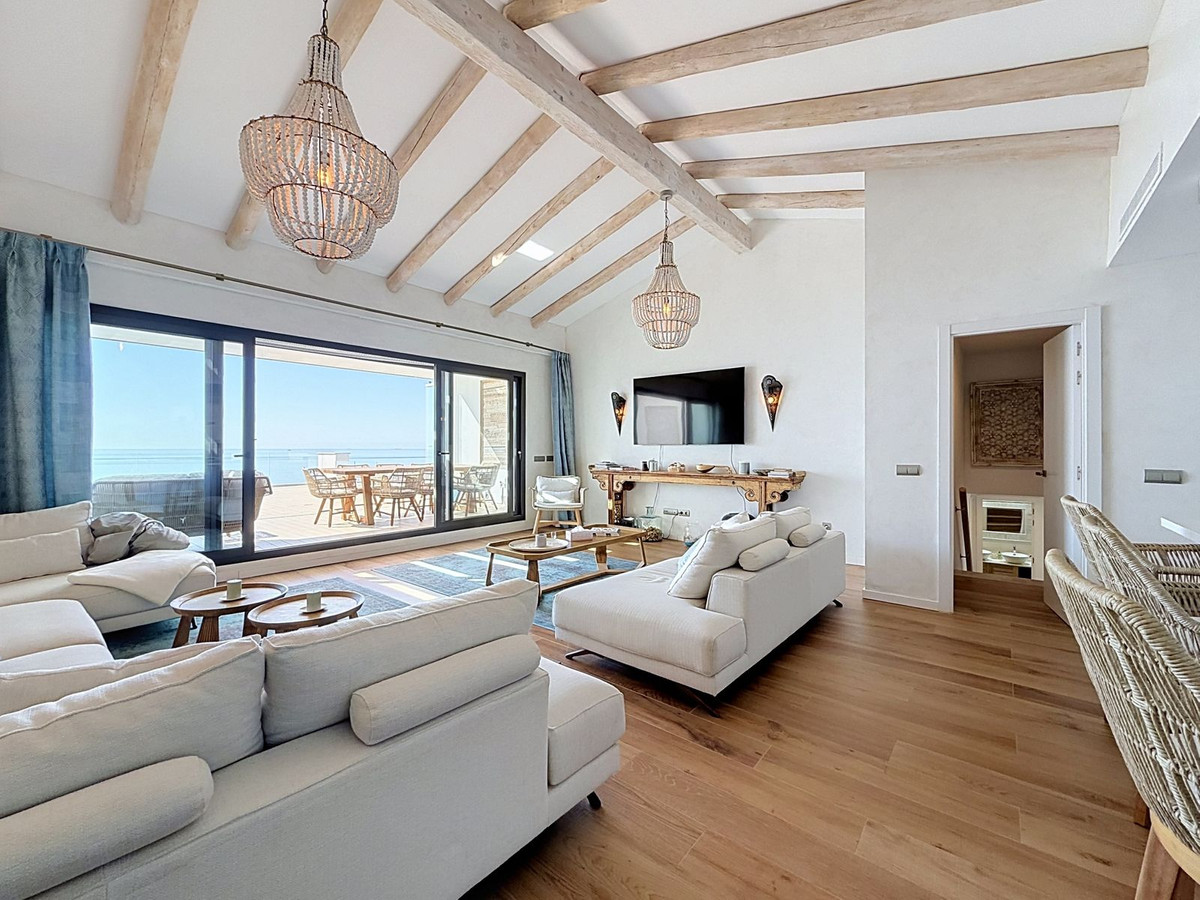 4 Bedroom Penthouse in La Alcaidesa - Photo 8