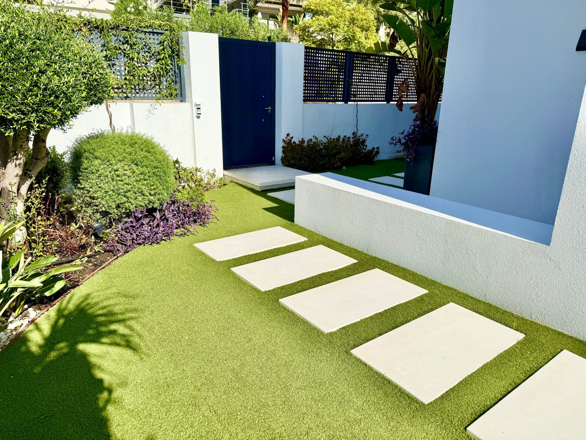 4 Bedroom Villa in Estepona - Photo 61