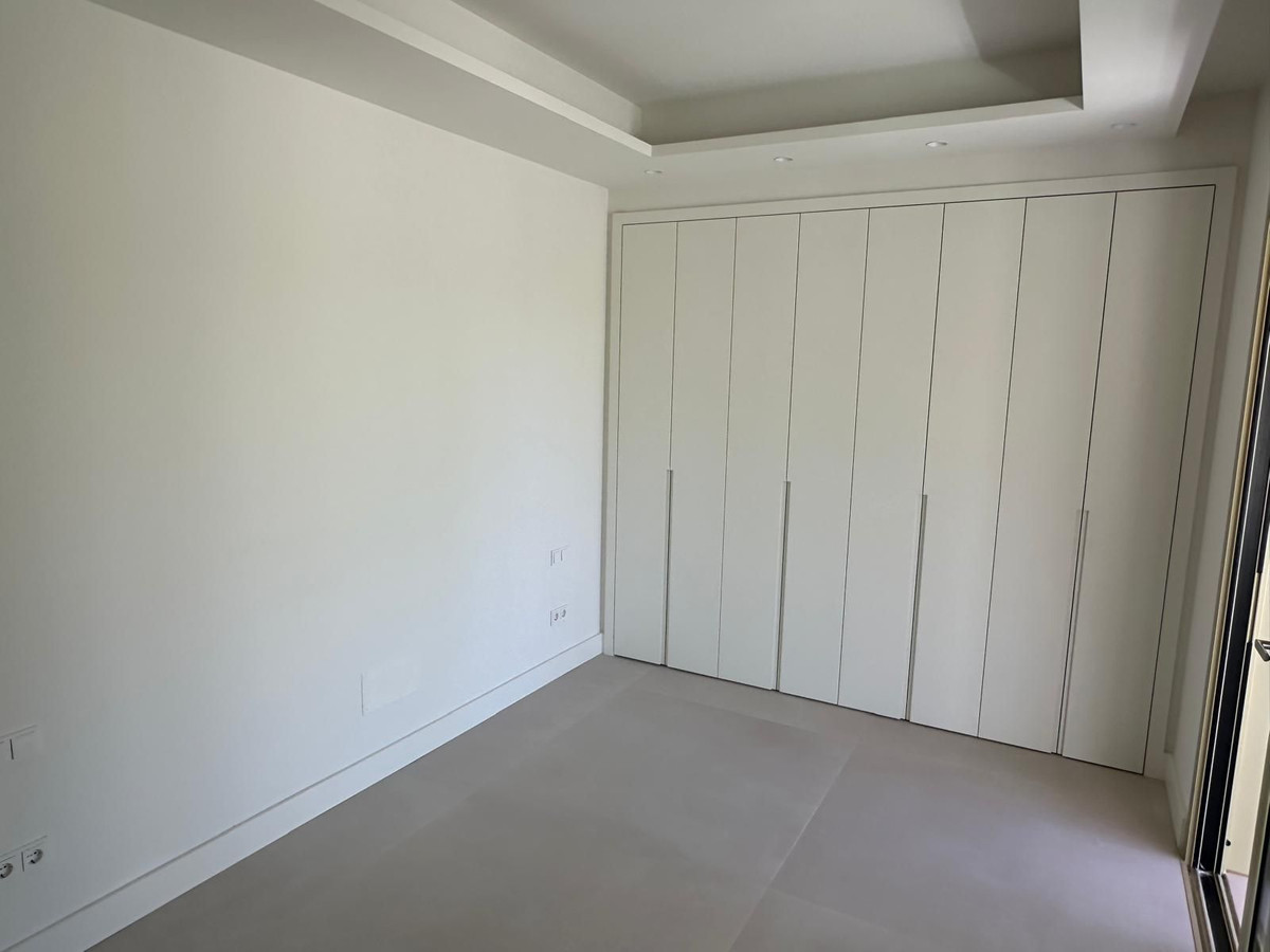 2 Bedroom Apartment in Marbella - Photo 19
