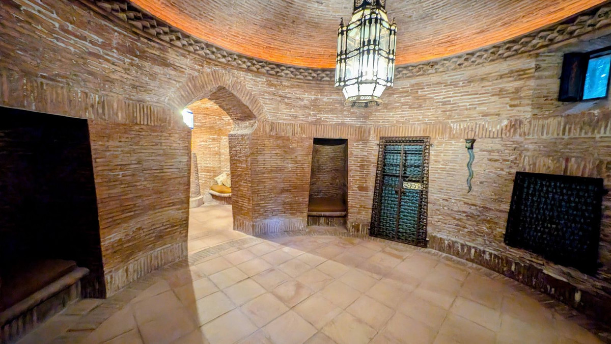 16 Bedroom Villa in Sotogrande - Photo 51