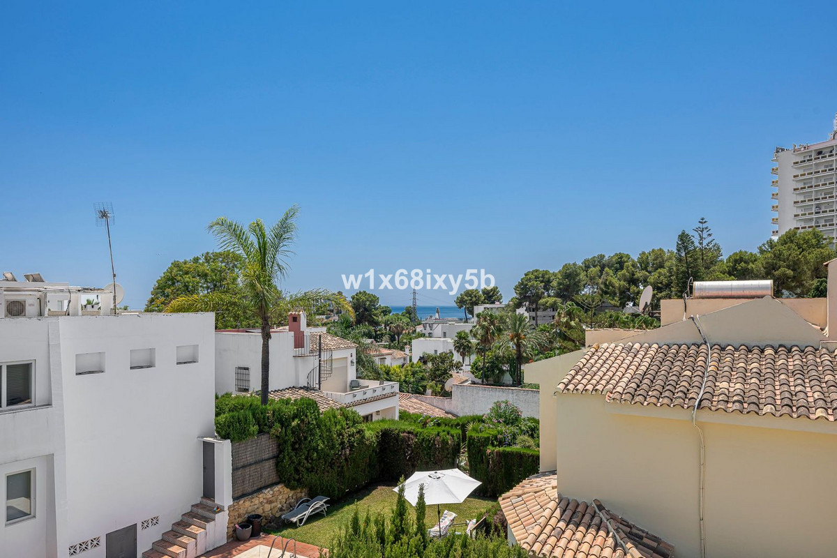 3 Bedroom Villa in Marbella - Photo 25