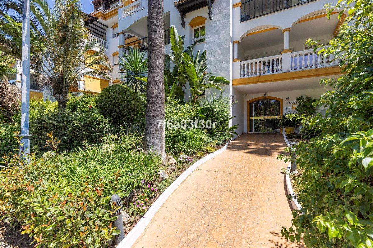 2 Bedroom Apartment in Marbella - Photo 27