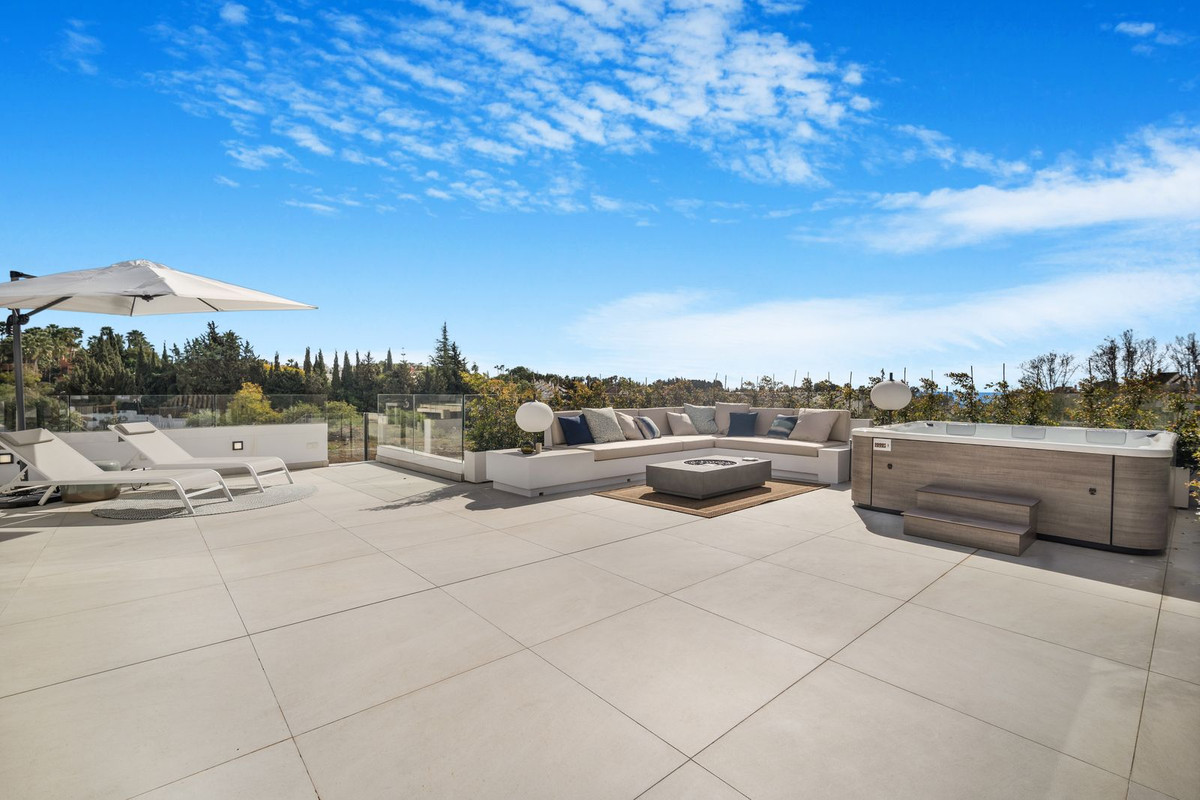 6 Bedroom Villa in Marbella - Photo 53