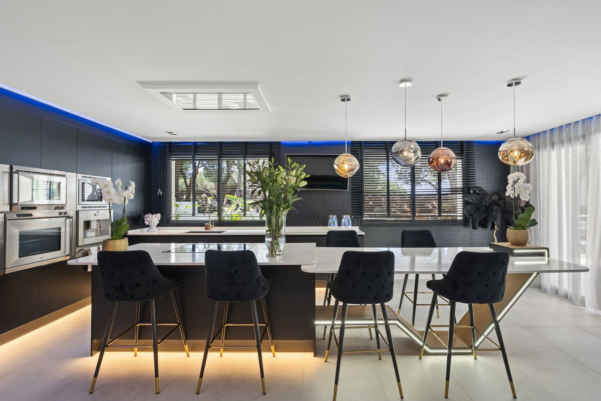 6 Bedroom Villa in Marbella - Photo 6