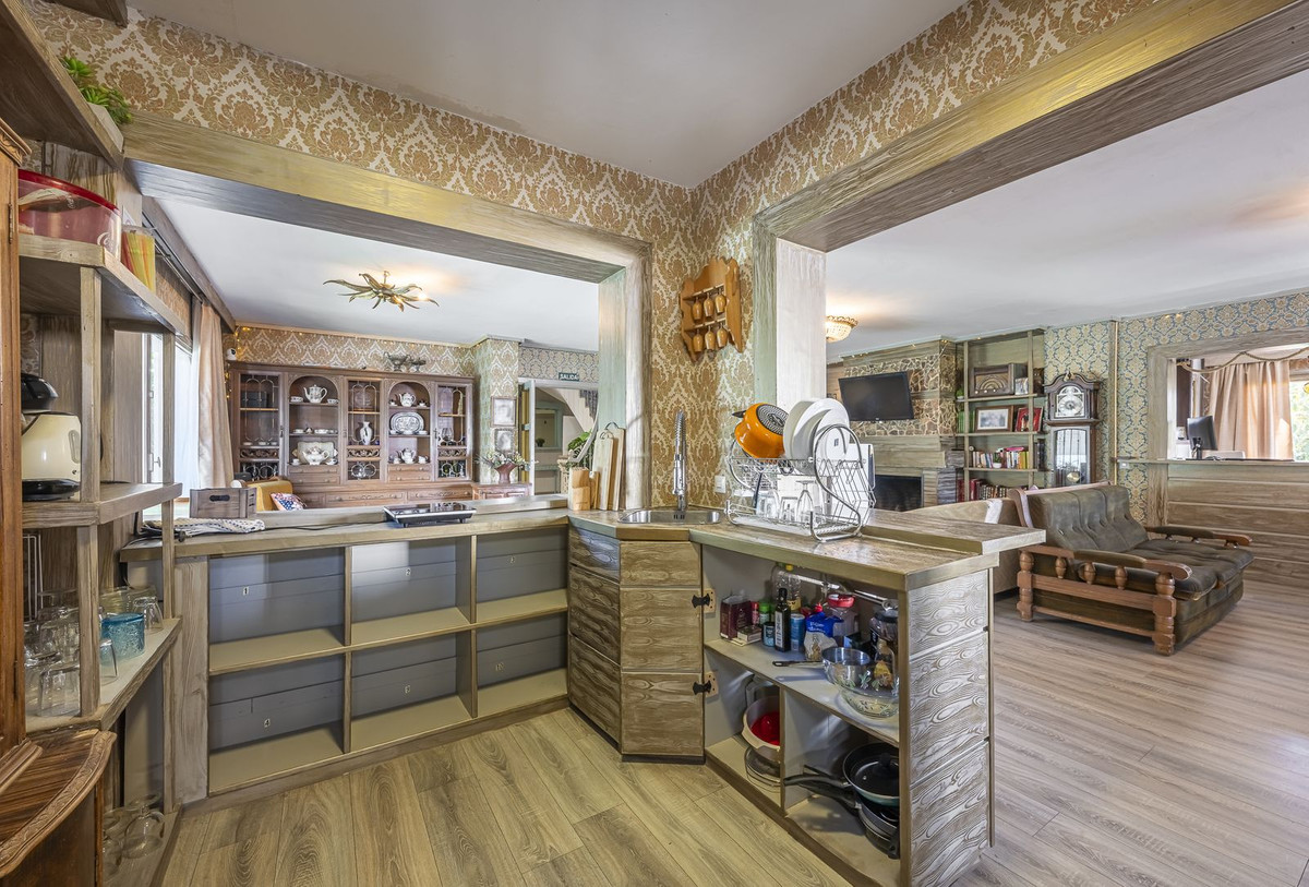 12 Bedroom Villa in Marbella - Photo 51