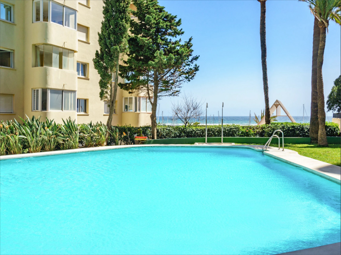 2 Bedroom Apartment in Estepona - Photo 2