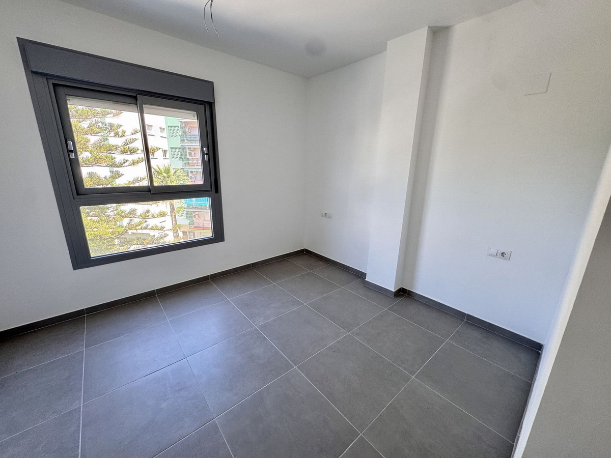 2 Bedroom Apartment in Benalmádena - Photo 27