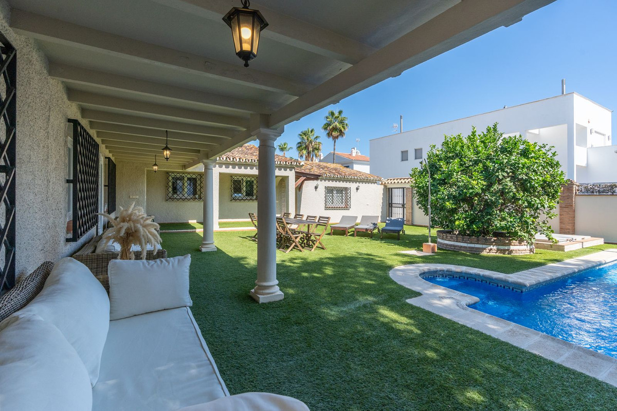 5 Bedroom Villa in San Pedro de Alcántara - Фото 17