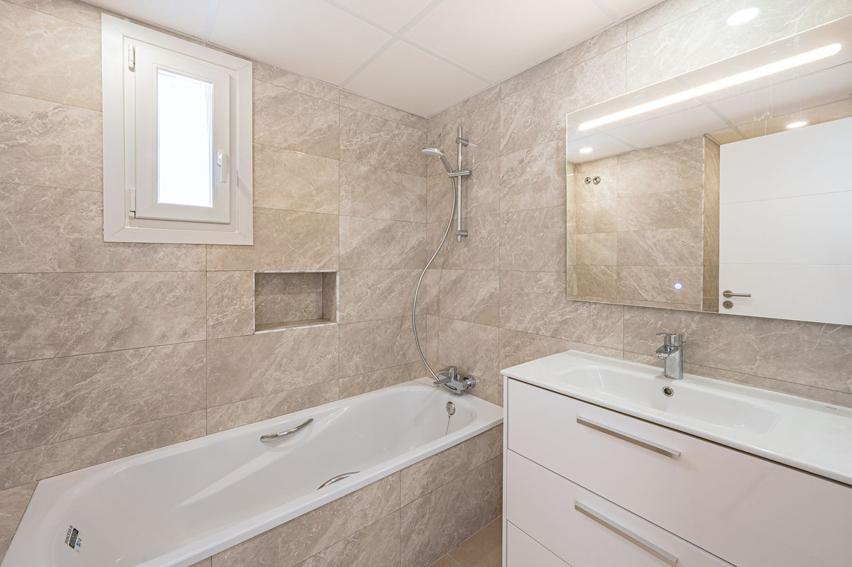 3 Bedroom Townhouse in Marbella - Photo 20