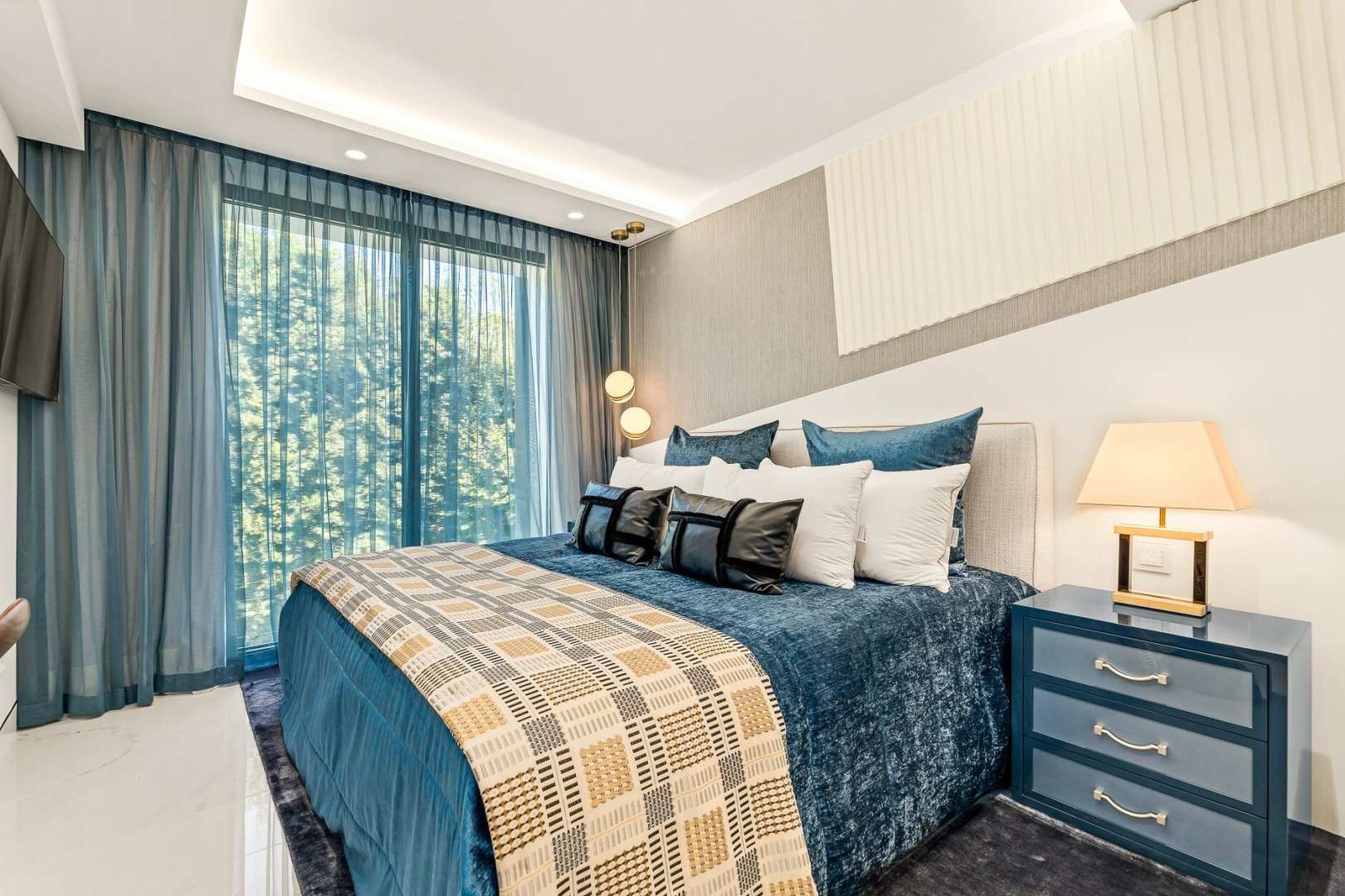 4 Bedroom Apartment in Estepona - Photo 6