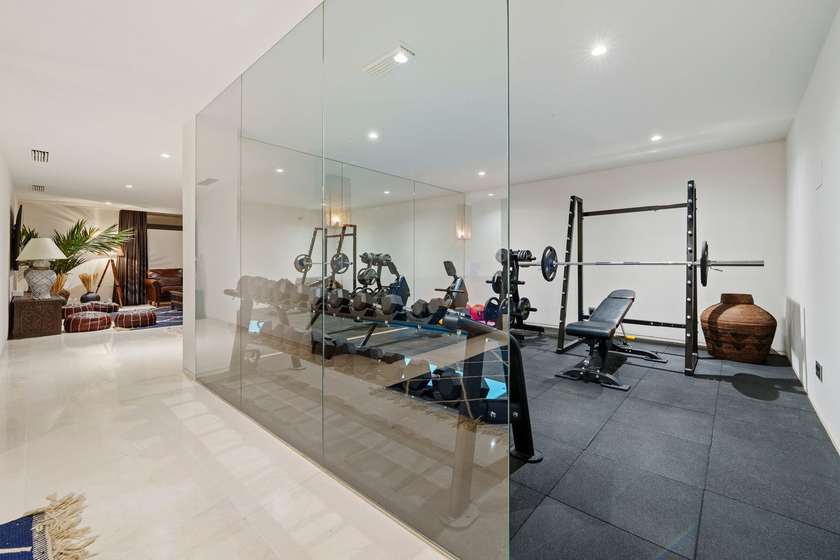 6 Bedroom Villa in Marbella - Photo 42