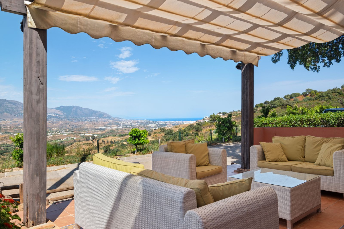 2 Bedroom Apartment in Marbella - Photo 22