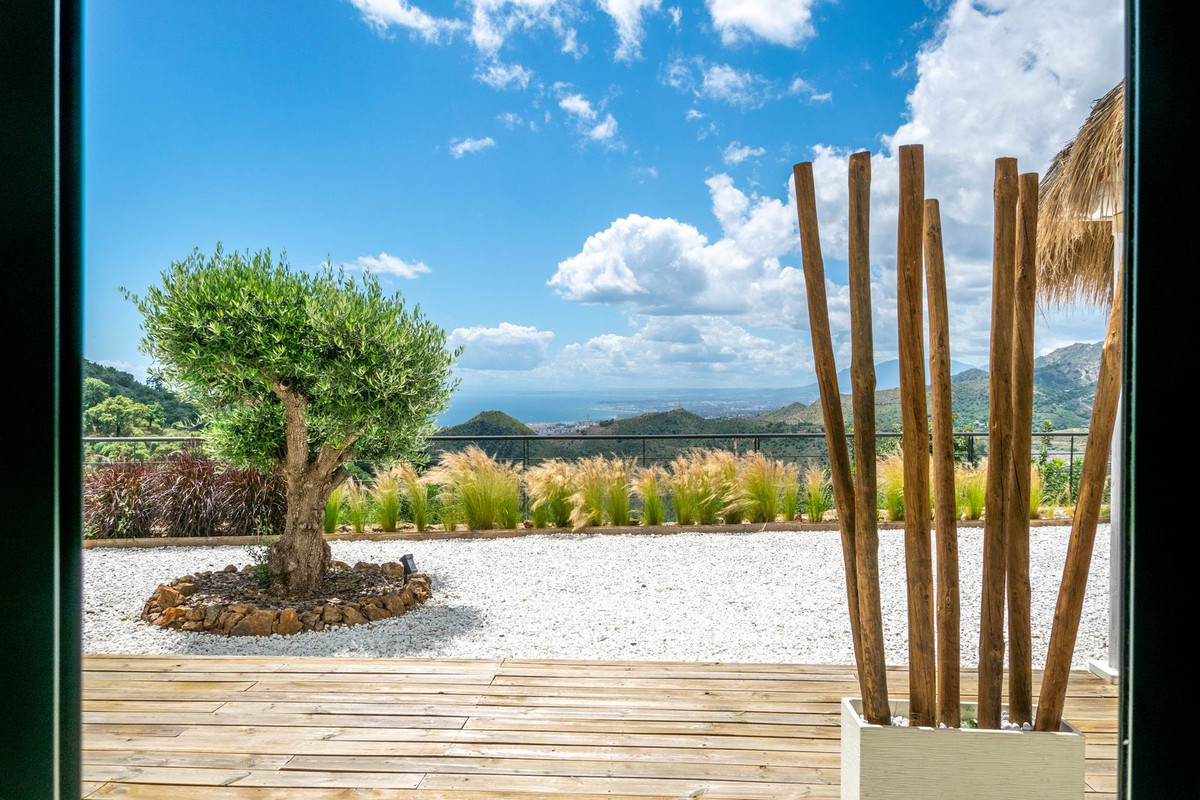 2 Bedroom Villa in Marbella - Photo 6