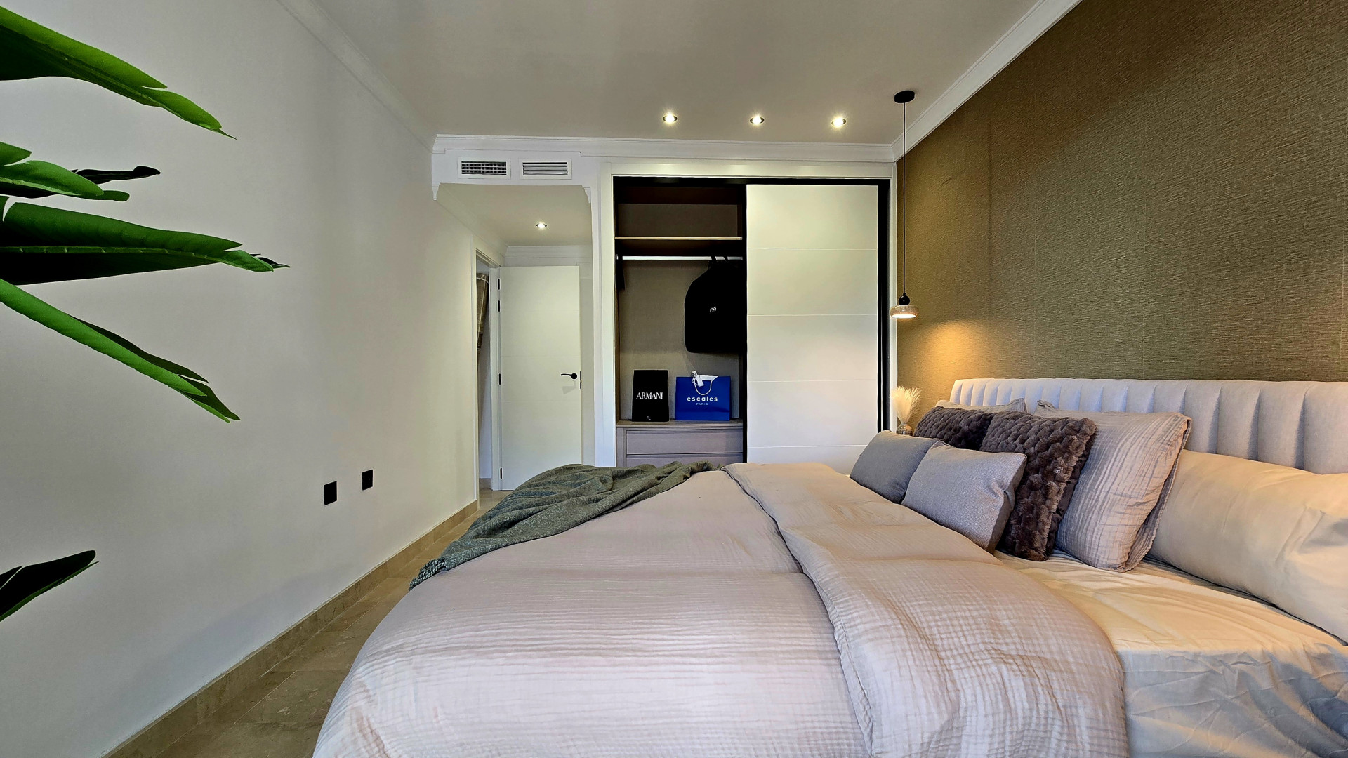 3 Bedroom Apartment in Benahavís - Photo 18